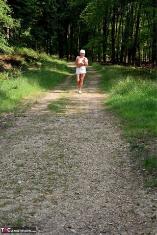 naked women jogging